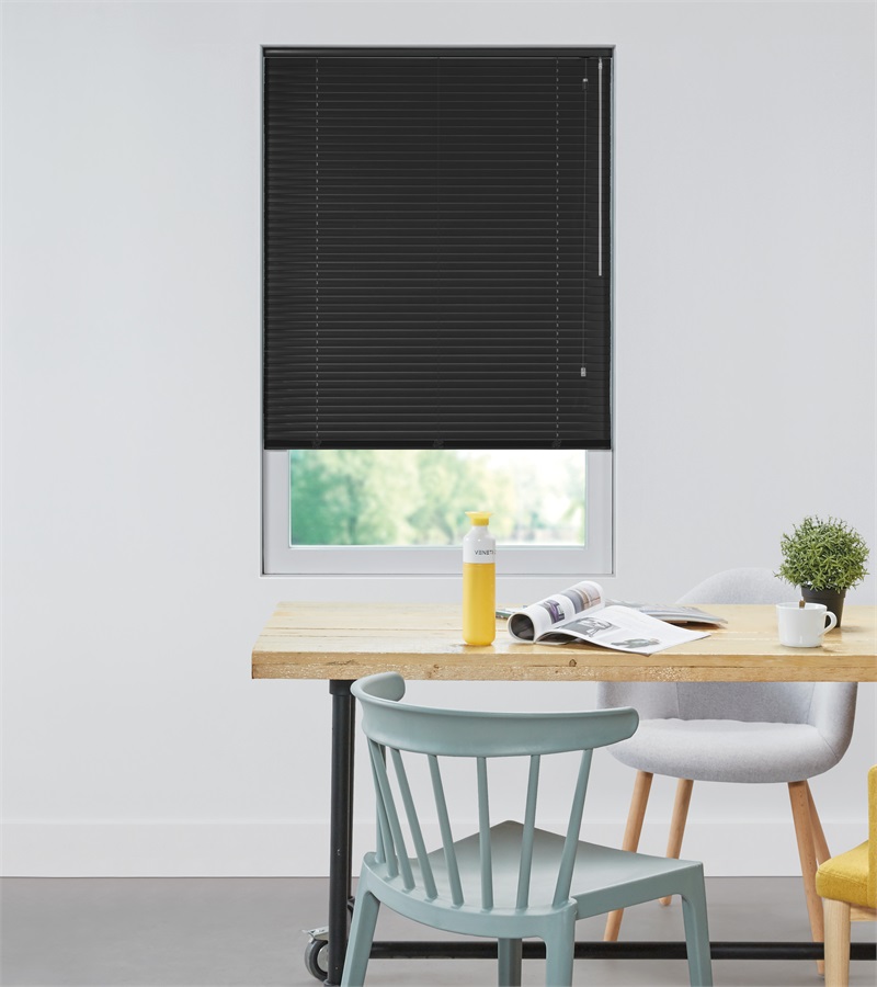 Zwarte Aluminium Jaloezie 25mm Op Maat (Matt Black 7201) - Veneta.com