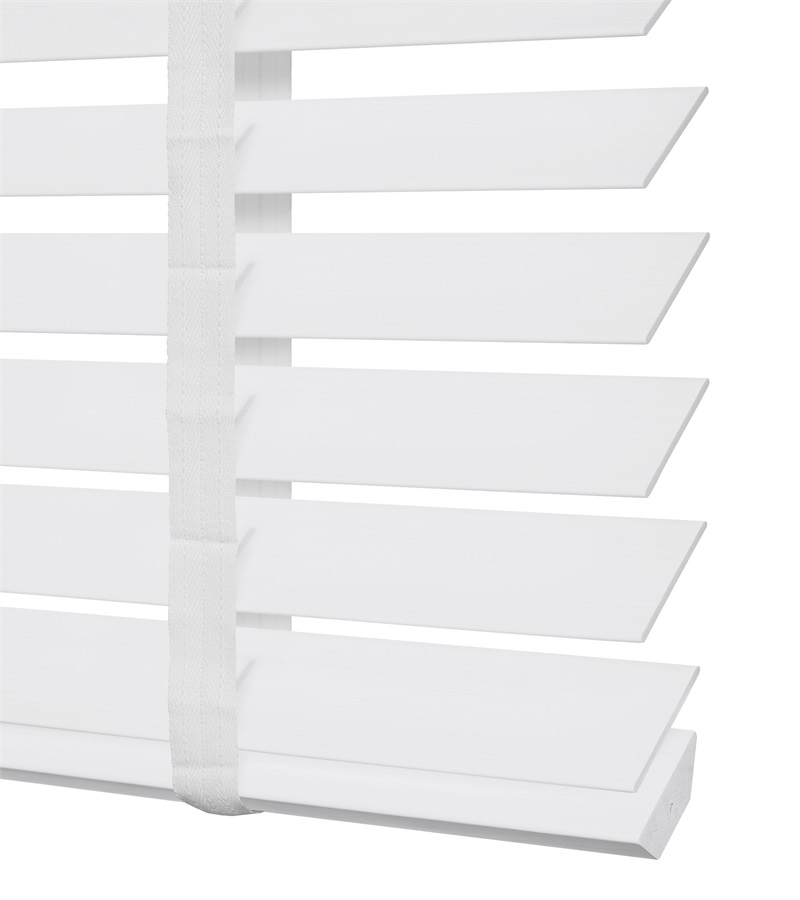 Houten jaloezieen 50mm met ladderband, snow white (sneeuw wit) Wit houten jaloezieen woonkamer
