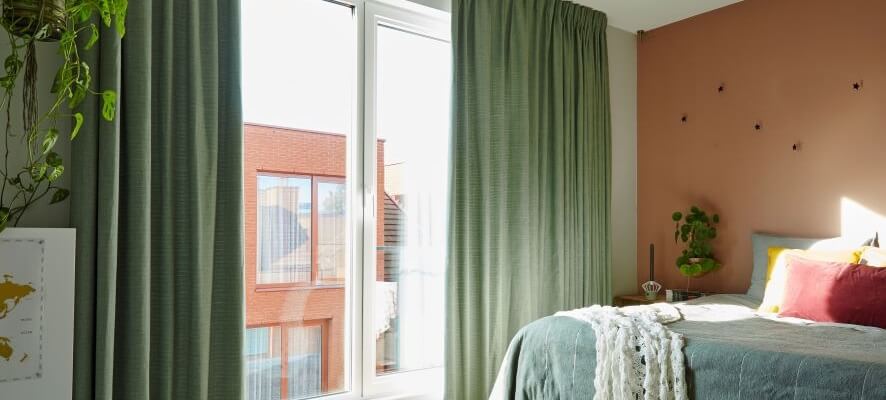 Gordijnen voor een draai-kiepraam