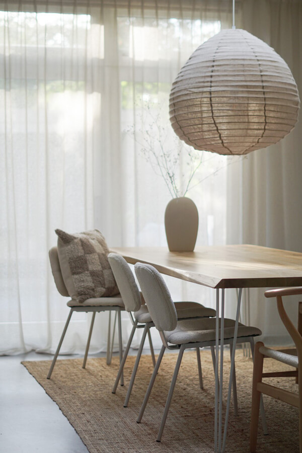 Houten shutters in de woonkamer