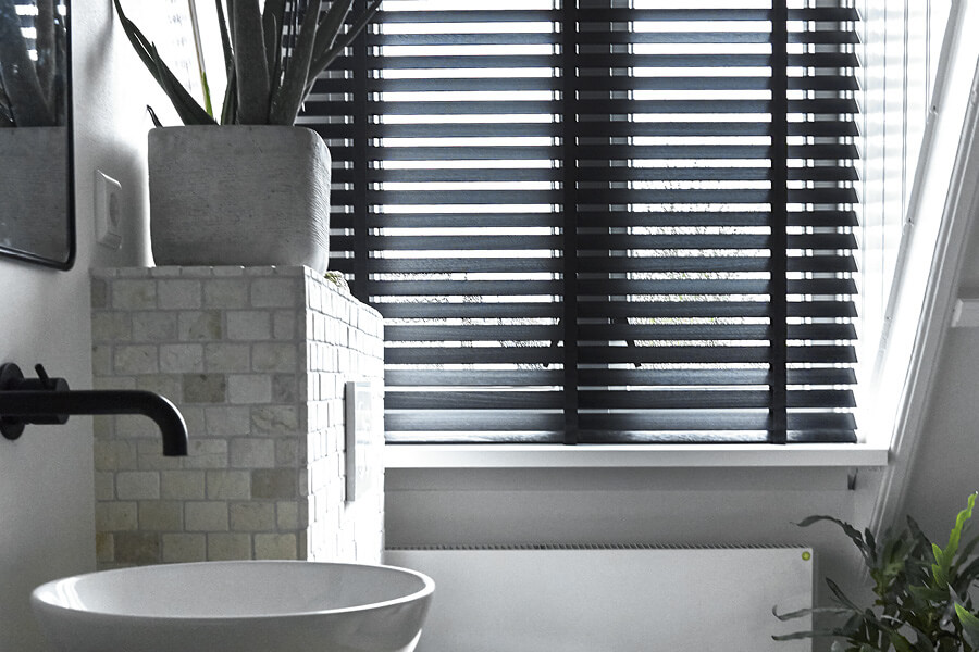 Kleine badkamer inspiratie met shutters