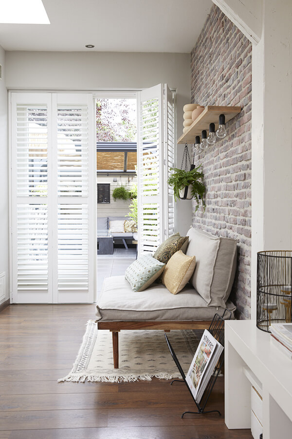 woonkamer industrieel landelijk met shutters