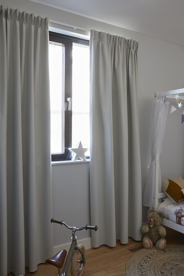 Peuterkamer met verduisterende gordijnen